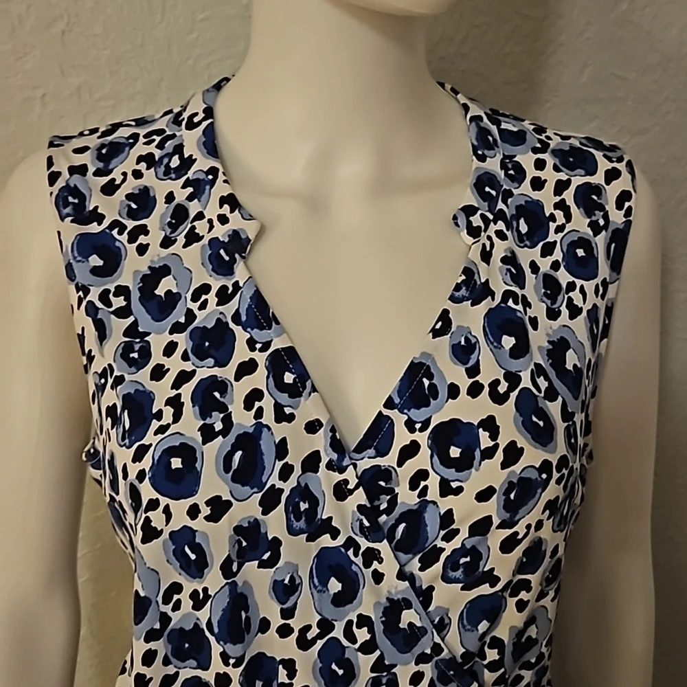 41 Hawthorn Aliska Sleeveless Front Wrap Surplice V-Neck Blouse - Picture 4 of 10